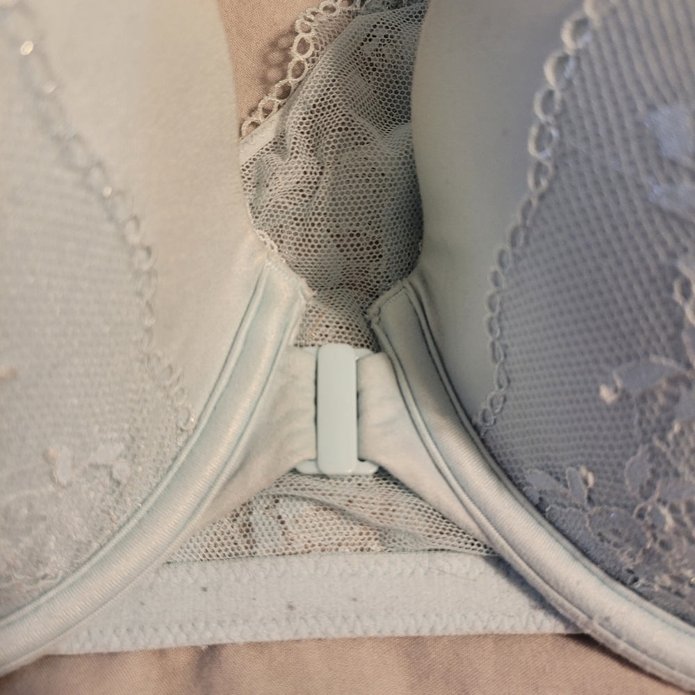 Body by Victoria Front Closure Racerback Bra - Picture 5 of 5